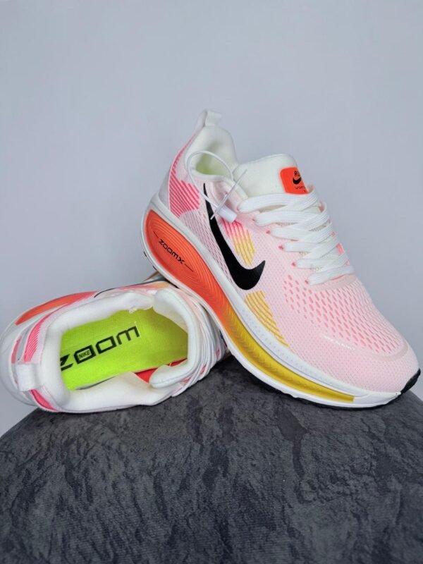 NIKE VOMERO 18 RUNNING