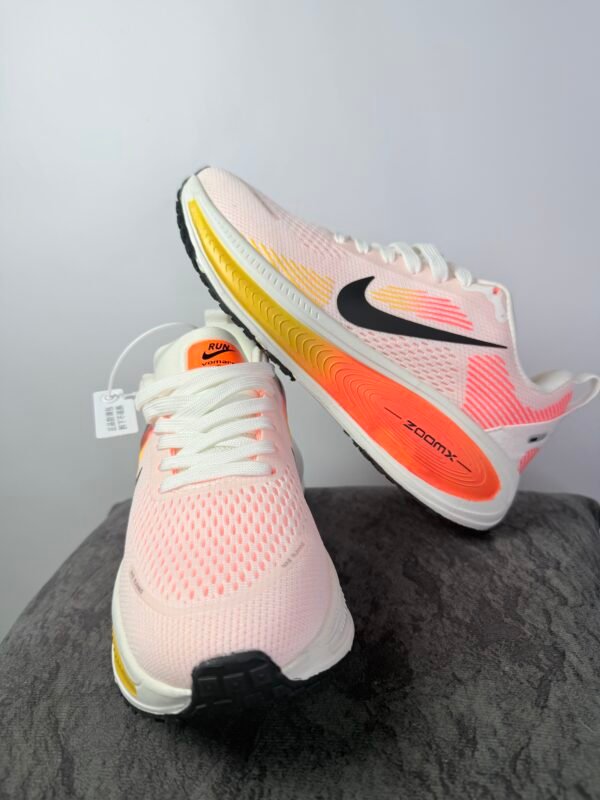 NIKE VOMERO 18 RUNNING